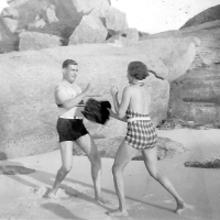 Paulino e Zélia lutando boxe